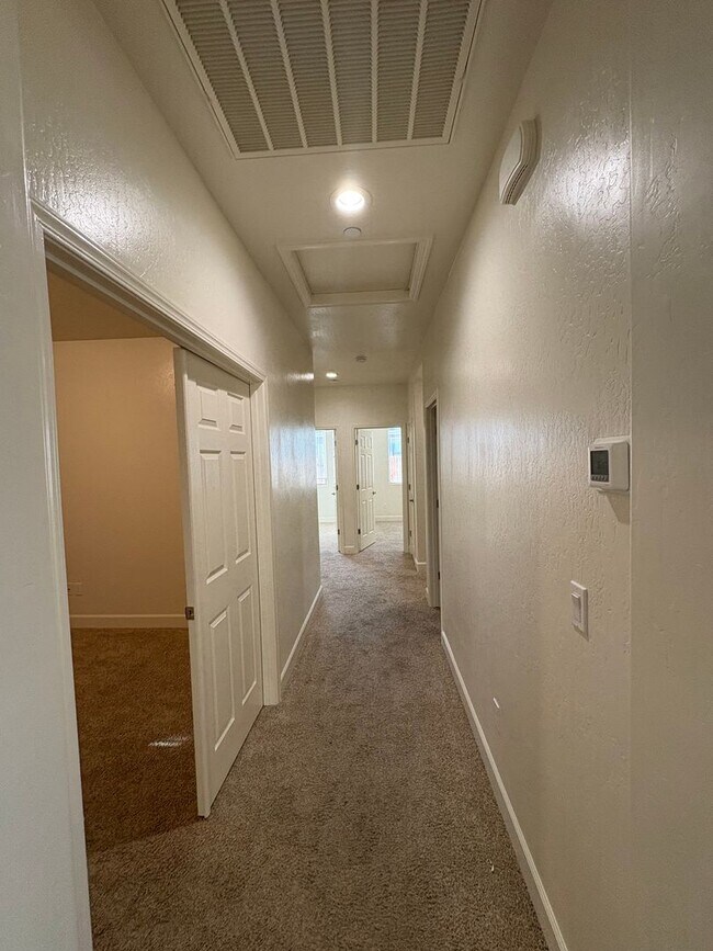 Foto del edificio - Woodside Home in NW Visalia coming soon!!