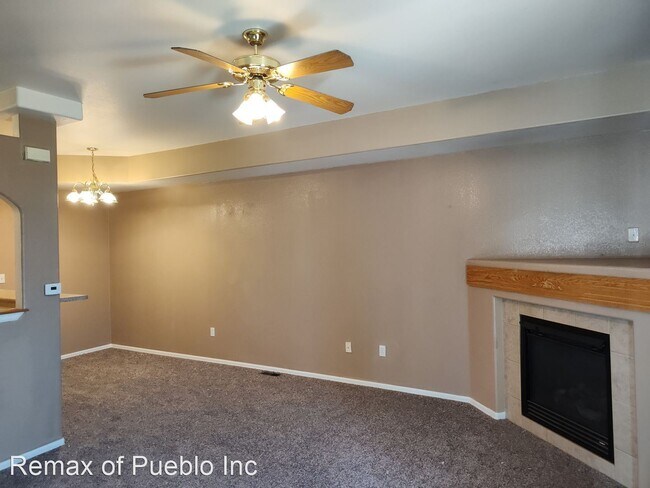 Building Photo - 2 br, 2.5 bath House - 4149 Outlook Blvd. #B