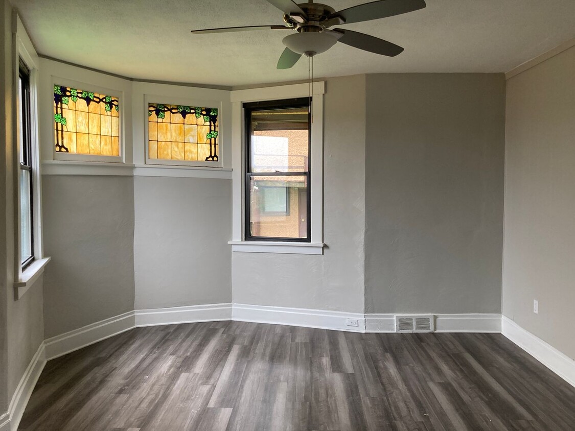 Foto principal - 2853 Louisiana Ave