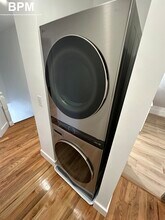 Building Photo - 452 Centre St