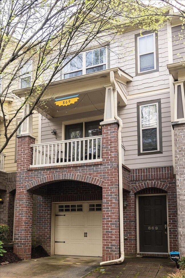 Photo - Beautifully Updated 3bd/2.5ba Townhome in ...