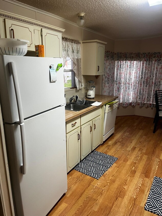 Primary Photo - 10 SE Hermosa Ln