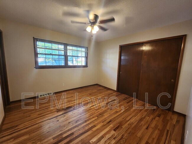Building Photo - 3740 Redbud Rd NE