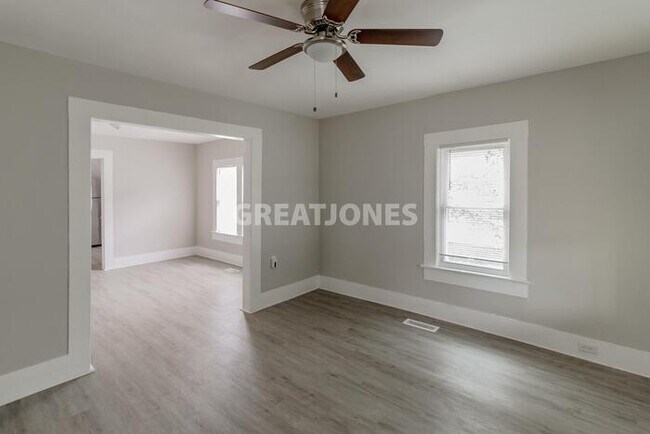Building Photo - 727 83rd Pl S