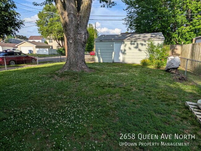 Foto del edificio - 2658 Queen Ave N