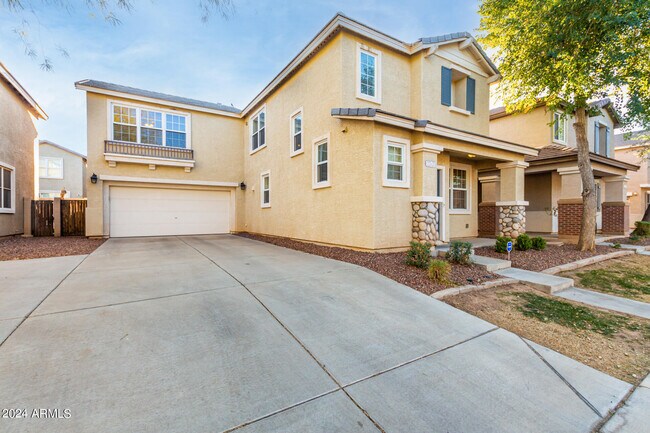 Building Photo - 2343 E Sunland Ave
