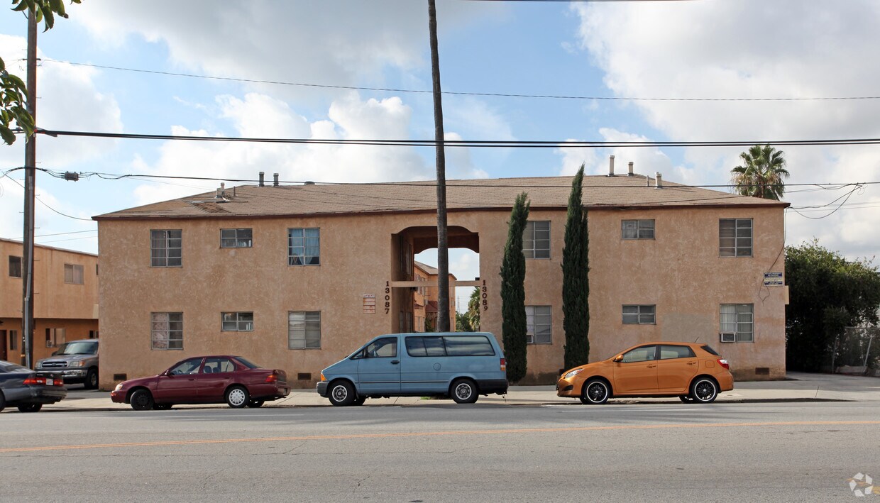 Building Photo - 13087-13089 San Fernando Rd