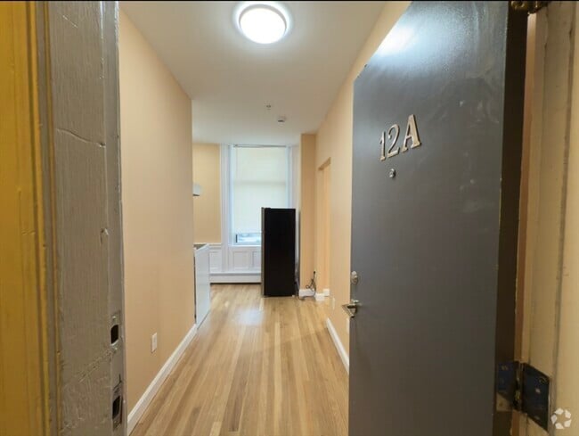 Building Photo - 483 Beacon St