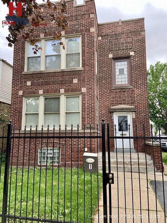 Primary Photo - Modern Beauty Ready For Move-In!