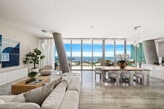Building Photo - 2675 S Bayshore Dr