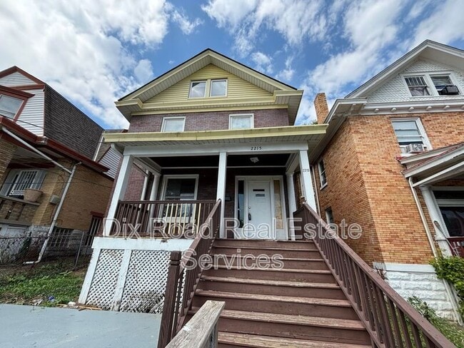 Foto del edificio - 2215 Mcgregor Pl