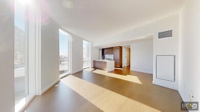 Building Photo - 675 W 59th St