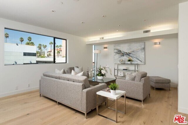 Foto del edificio - 6685 W Daychar Dr