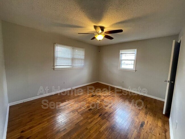 Foto del edificio - 2609 E Cherry St