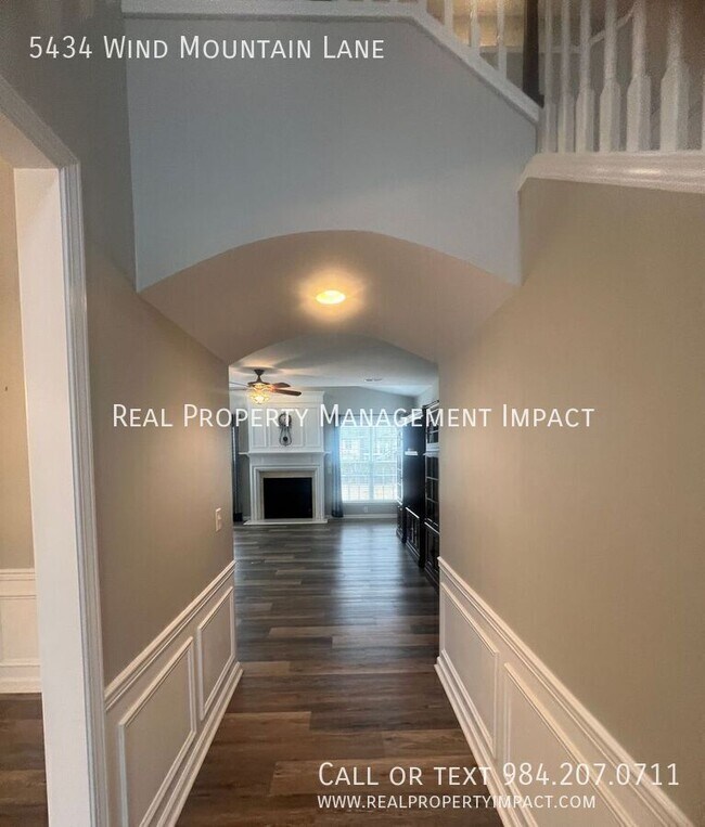 Foto del edificio - 5434 Wind Mountain Ln