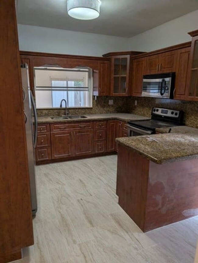Building Photo - 9851 SW 117th Ct