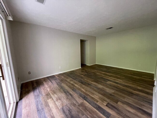 Building Photo - 4326 Villa Dr