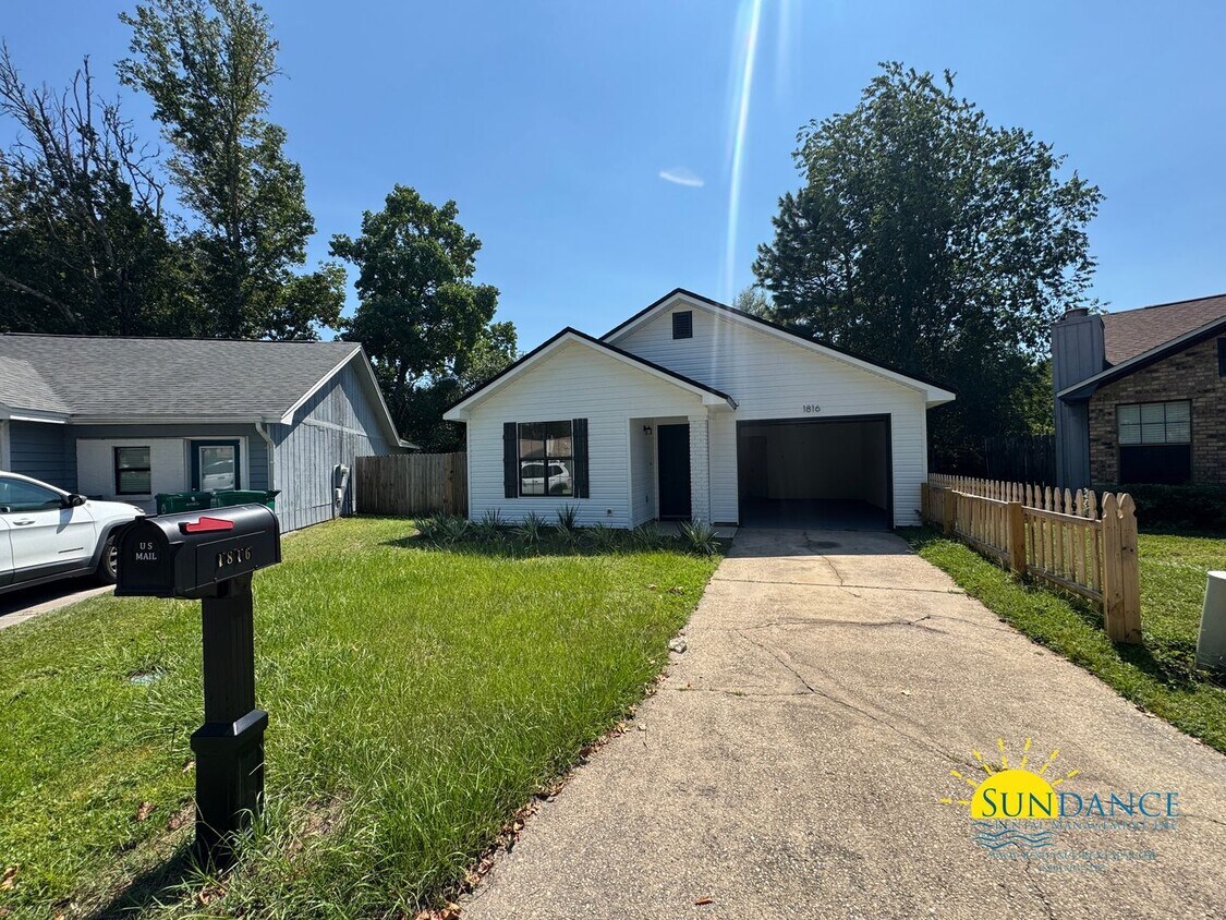 Primary Photo - Newly Renovated 3-Bedroom Home in Hidden T...