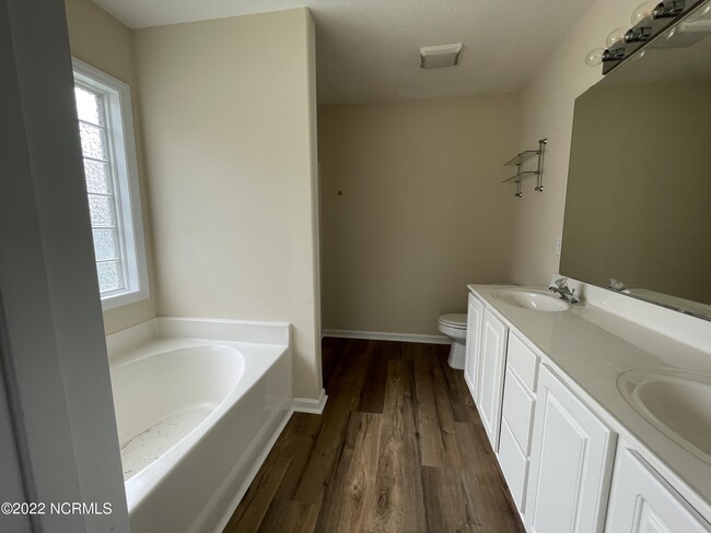 Building Photo - 5319 Sun Coast Dr