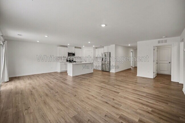 Foto del edificio - 319 W 18th St