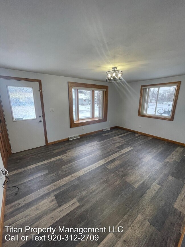 1371 Inverness Ln, Neenah, WI 54956 House Rental in Neenah, WI