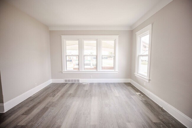 Foto del edificio - 1101 Radcliffe Dr