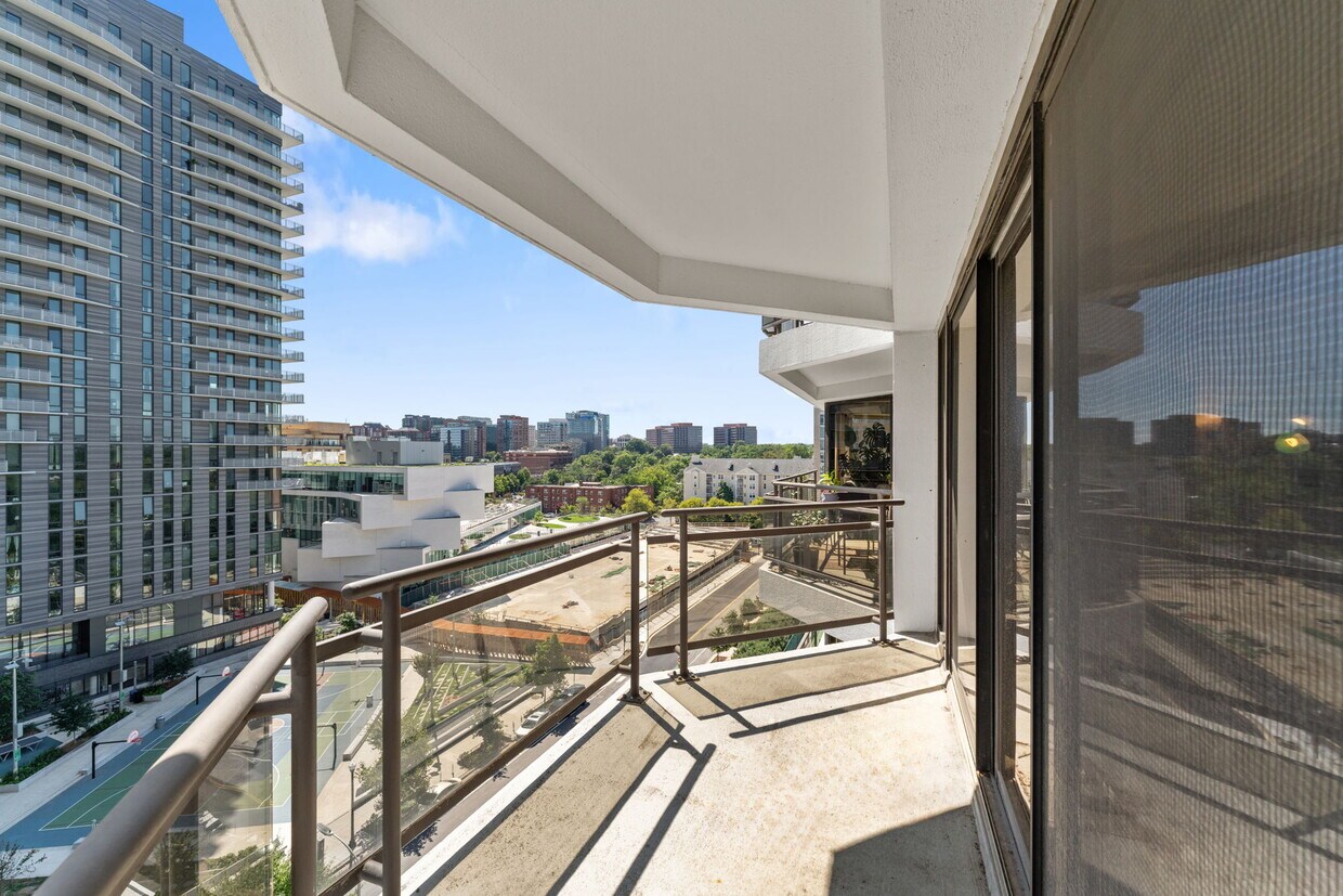 Incredible cityscapes from your private balcony! - 1530 Key Blvd