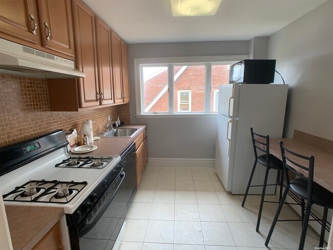 Building Photo - 141 Beach 125th St