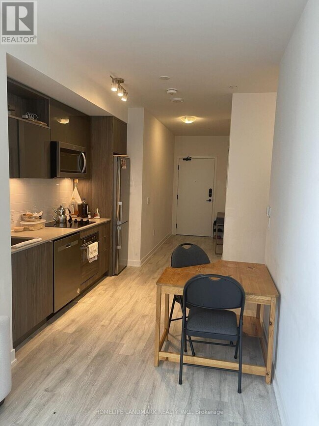 Photo du bâtiment - 121 Lower Sherbourne St