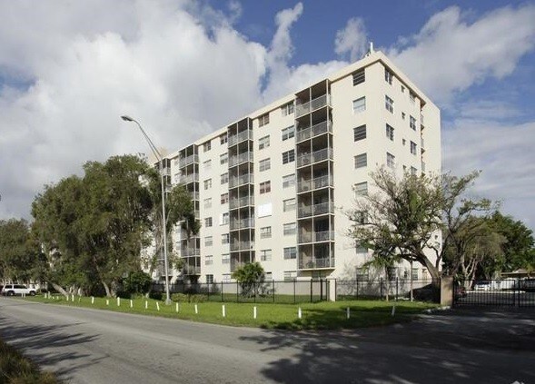 Foto del edificio - 1251 NE 108th St