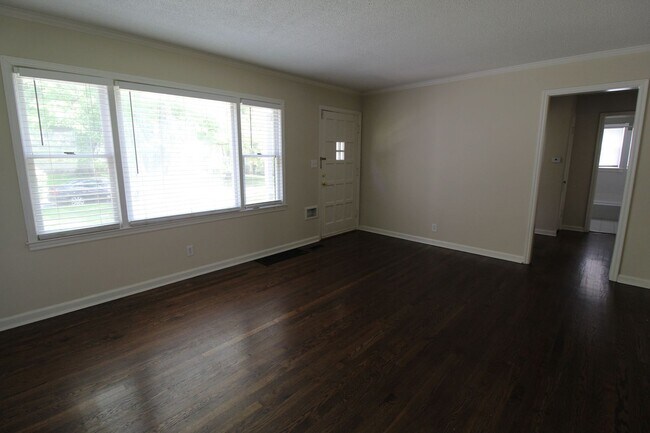 Building Photo - 2 Bedroom 1 Bath Home in Mission Kansas