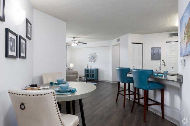 2BR, 2BA - 935SF - Madalyn Landing
