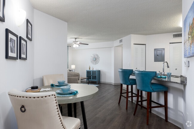 2BR, 2BA - 935SF - Madalyn Landing