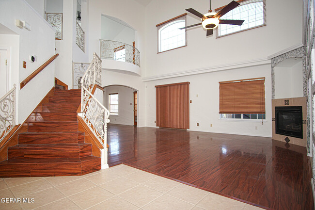 Building Photo - 12941 Tierra Salas Dr