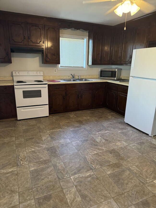 Foto del edificio - 6700 Battlewood Rd