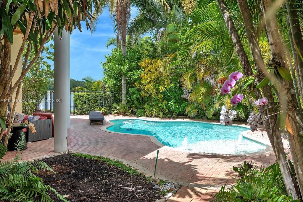 Foto principal - 17931 Lake Azure Way