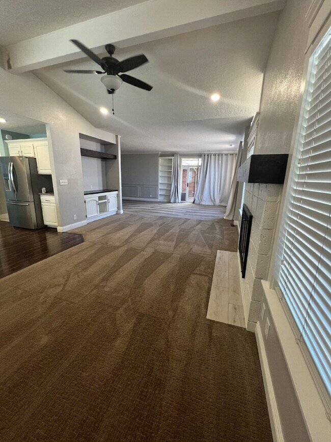 Foto del edificio - "Spacious 4-Bed Oasis with 3.5 Baths in Charming St. George!"
