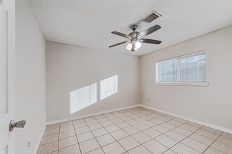 Building Photo - 2021 Kingsdale Dr