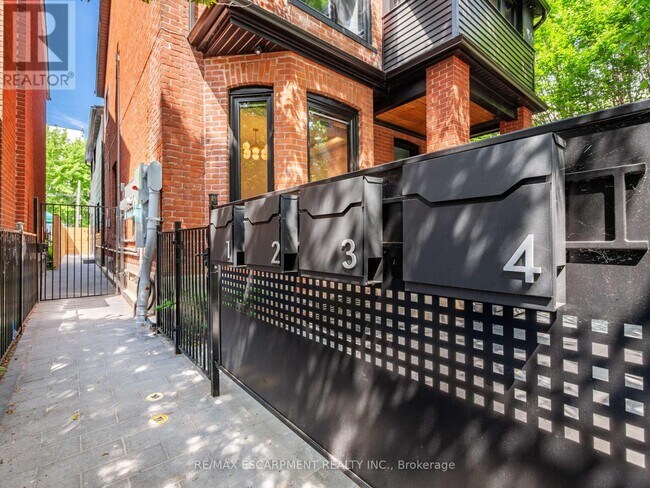 Photo du bâtiment - 46-46 O'Hara Ave