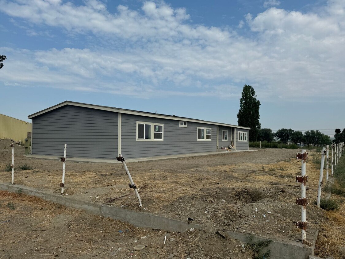 270 S Outlook Rd Unit 1, Outlook, WA 98938 - Room for Rent in Outlook ...