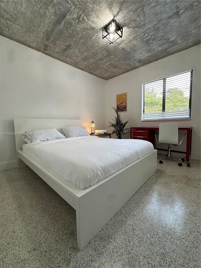 Foto del edificio - 190 NW 69th St