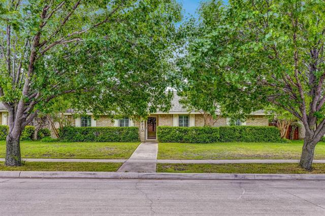 Building Photo - 2210 Roundrock Dr