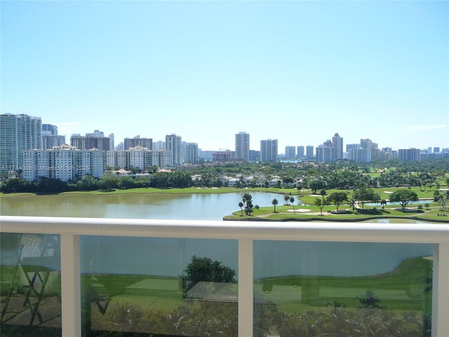 Foto del edificio - 3625 N Country Club Dr