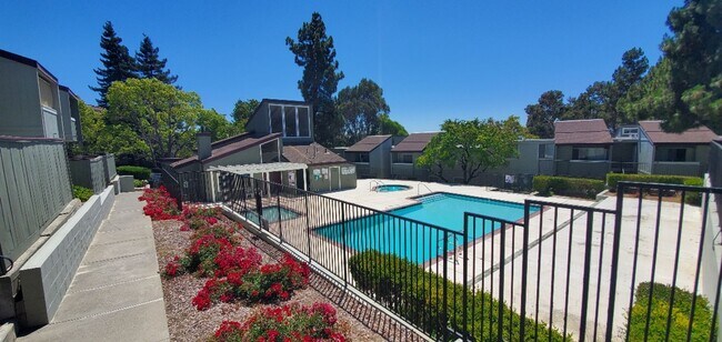 Foto del edificio - Great 1br 1ba in Vallejo with Patio Commun...