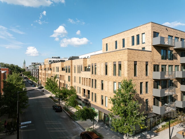 Building Photo - Mellem Ville-Marie