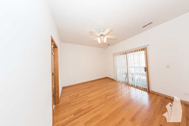 Foto del edificio - 2741 N Southport Ave
