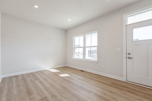 Building Photo - 957 kayla Ct
