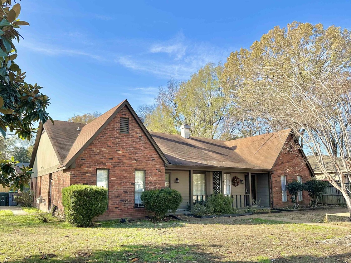 Primary Photo - 2065 Goldbrier Ln