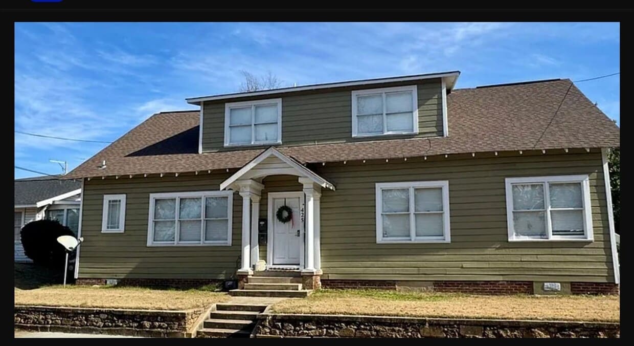 Primary Photo - 425 Caplewood Dr