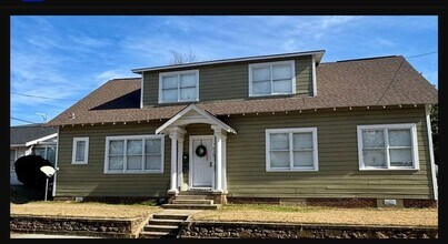 Building Photo - 425 Caplewood Dr